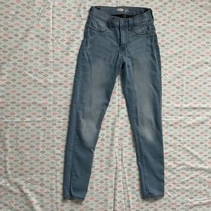 Old Navy Light Wash Jeans!